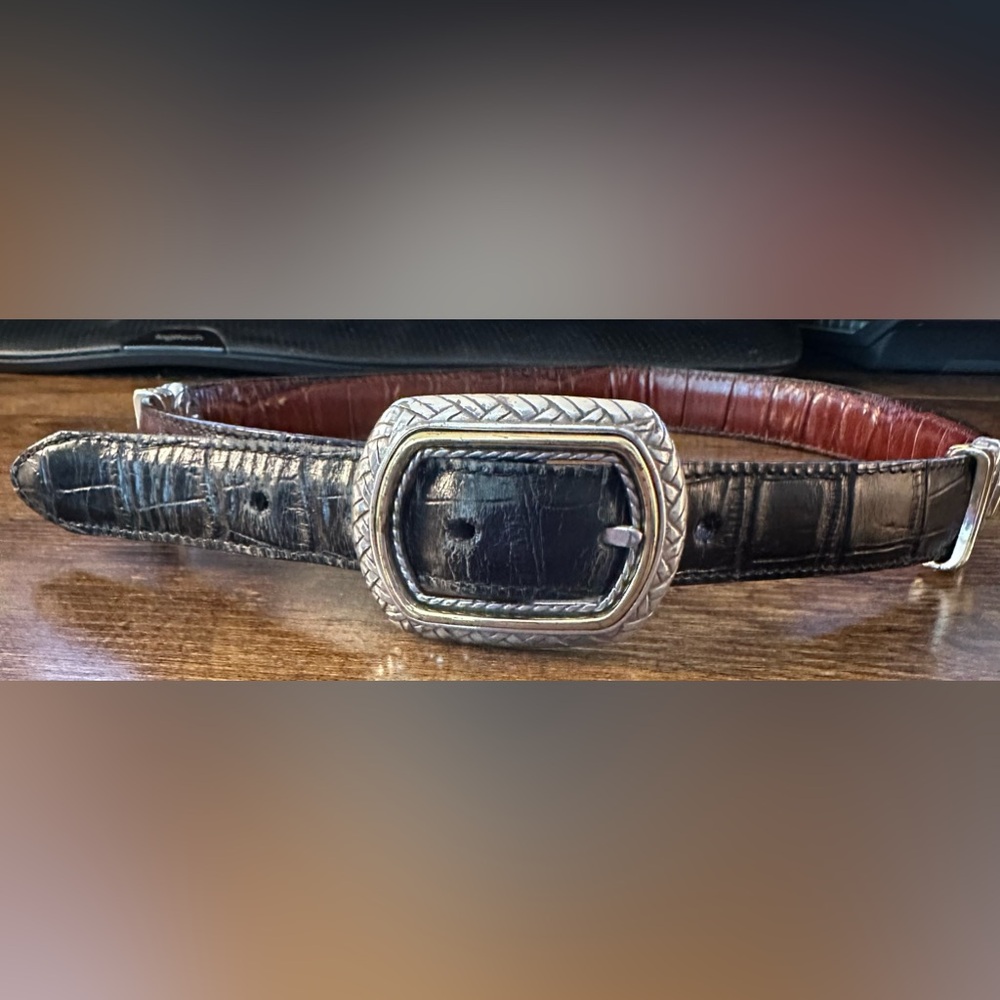Gorgeous reversible Brighton”esque” belt. Black and brown. Small